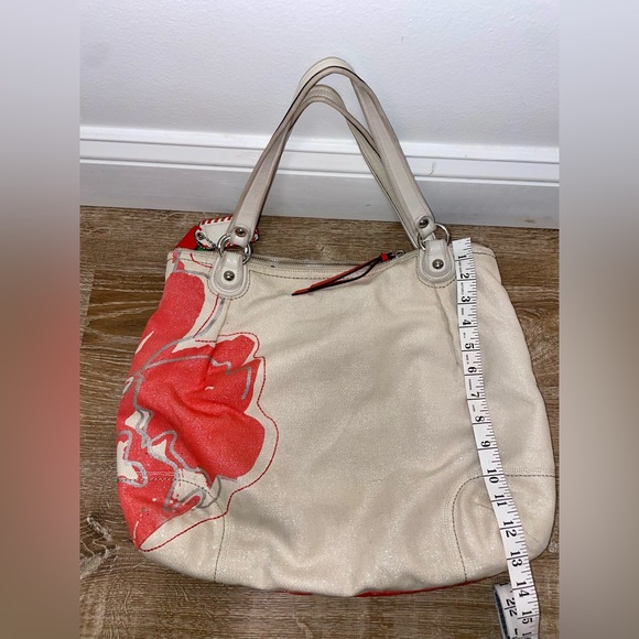 Coach Poppy Tote - Picture 5 of 8